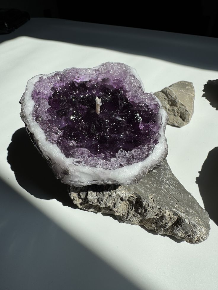 Handmade Amethyst Crystal Scented Candle – Natural Geode Home Decor - Image 4