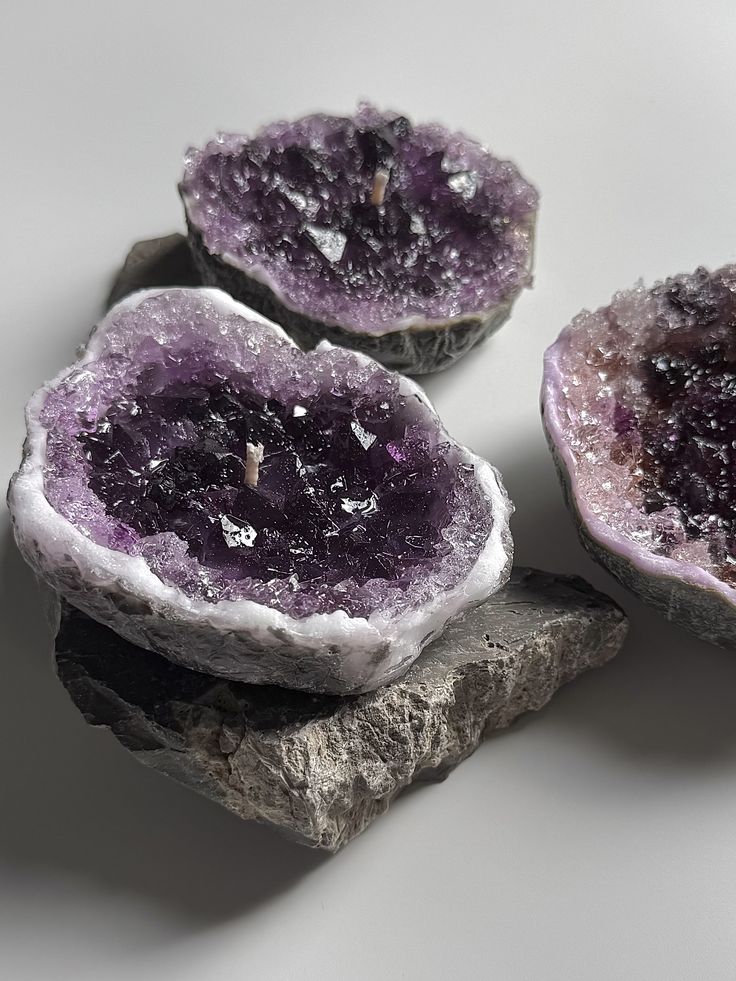 Handmade Amethyst Crystal Scented Candle – Natural Geode Home Decor - Image 3